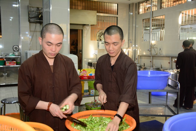 Người công quả - sự hi sinh thầm lặng