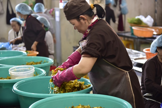 Người công quả - sự hi sinh thầm lặng