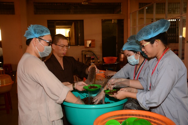 Người công quả - sự hi sinh thầm lặng