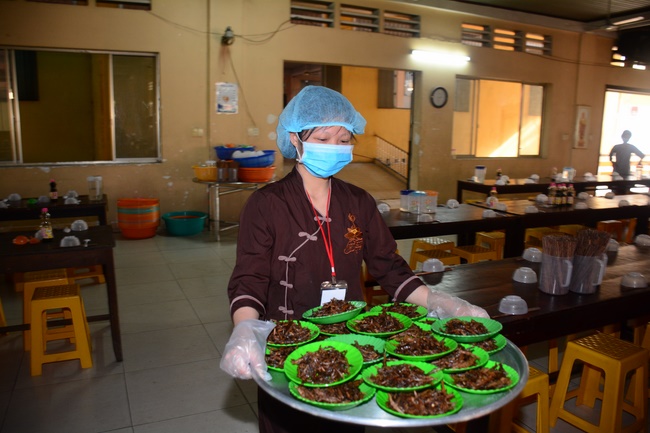 Người công quả - sự hi sinh thầm lặng