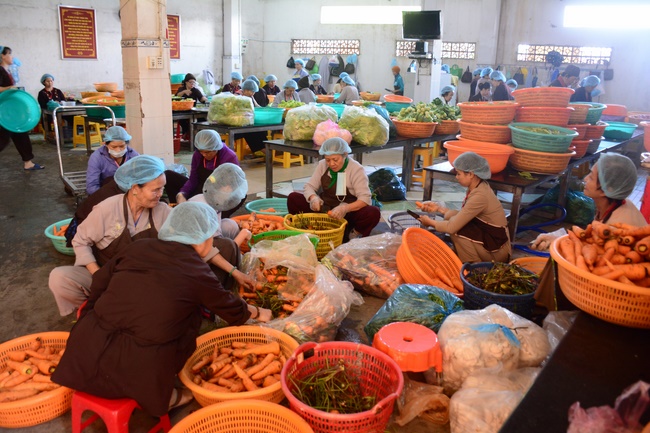 Người công quả - sự hi sinh thầm lặng