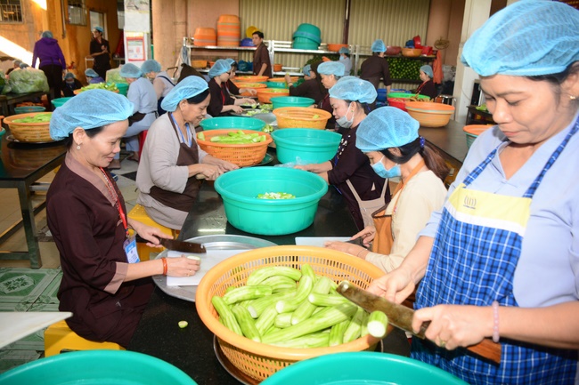 Người công quả - sự hi sinh thầm lặng