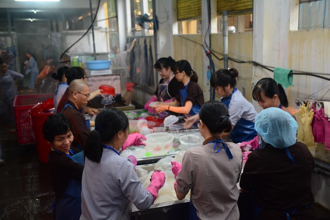 Người công quả - sự hi sinh thầm lặng