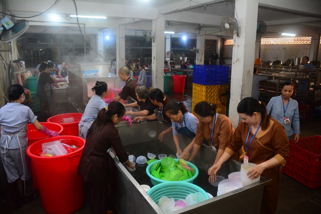 Người công quả - sự hi sinh thầm lặng