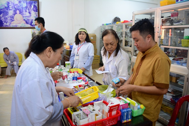 Người công quả - sự hi sinh thầm lặng