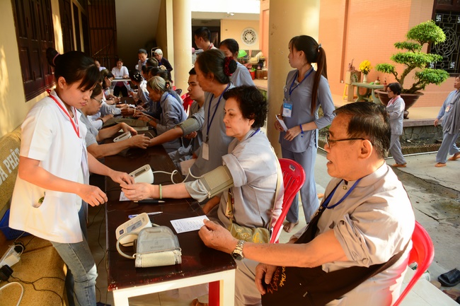 Người công quả - sự hi sinh thầm lặng