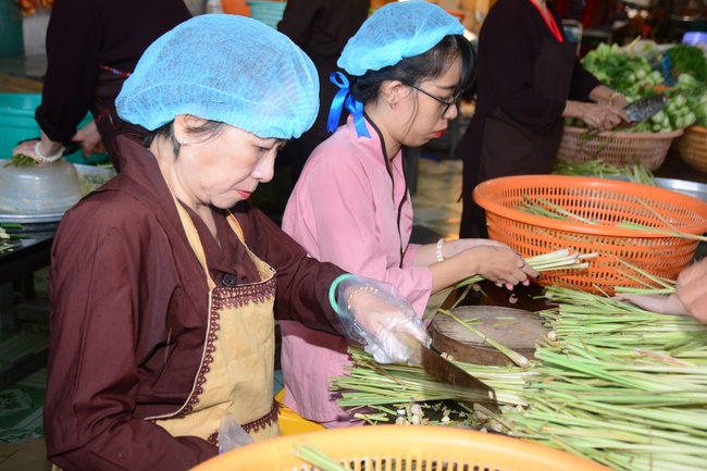 Người công quả - sự hi sinh thầm lặng