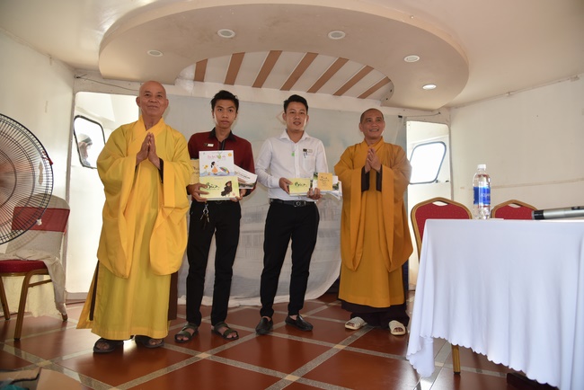 Freeing creatures on Van Phat yacht in Can Tho