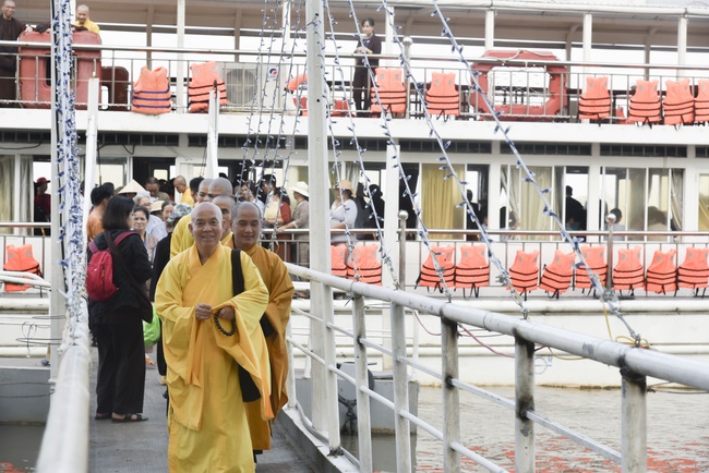 Freeing creatures on Van Phat yacht in Can Tho