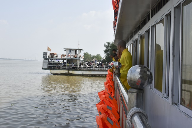 Freeing creatures on Van Phat yacht in Can Tho