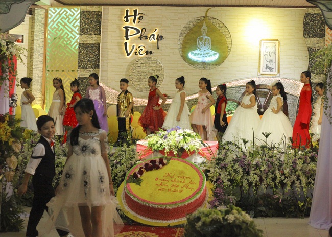 Kỷ niệm thành lập nhóm Hộ Pháp lần thứ 8