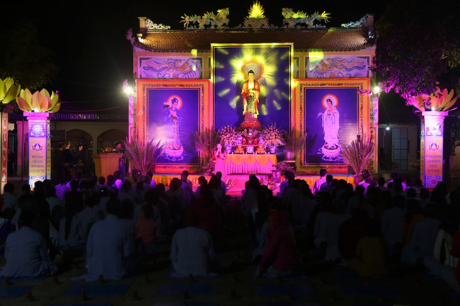 Flower Lantern commemorating Amitabha Buddha at Dong Cao Pagoda
