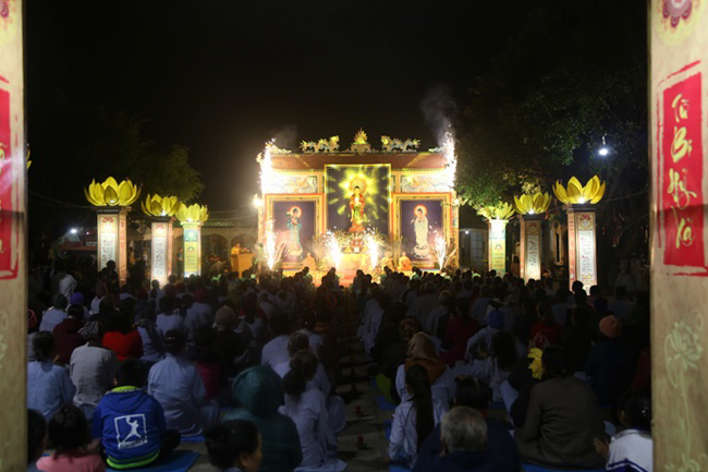 Flower Lantern commemorating Amitabha Buddha at Dong Cao Pagoda