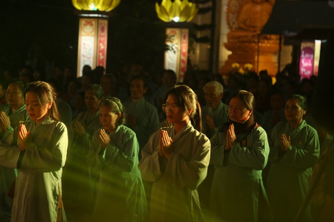 Flower Lantern commemorating Amitabha Buddha at Dong Cao Pagoda