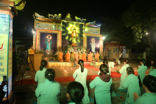 Flower Lantern commemorating Amitabha Buddha at Dong Cao Pagoda