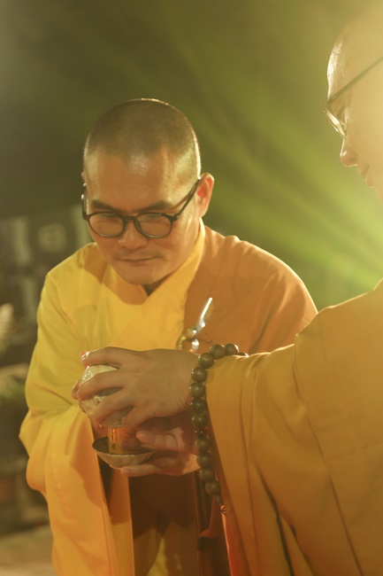 Flower Lantern commemorating Amitabha Buddha at Dong Cao Pagoda