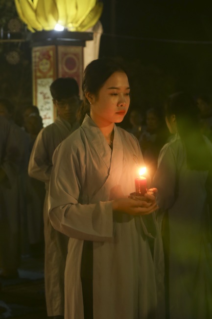 Flower Lantern commemorating Amitabha Buddha at Dong Cao Pagoda