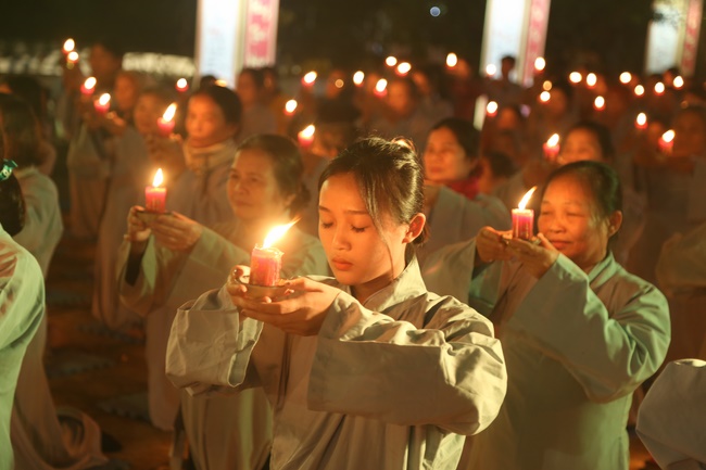 Flower Lantern commemorating Amitabha Buddha at Dong Cao Pagoda