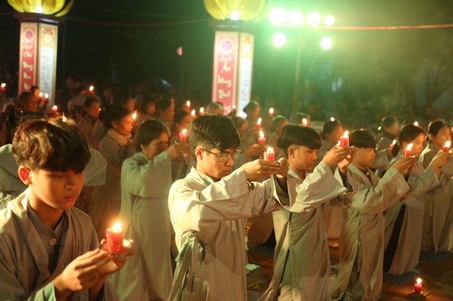 Flower Lantern commemorating Amitabha Buddha at Dong Cao Pagoda