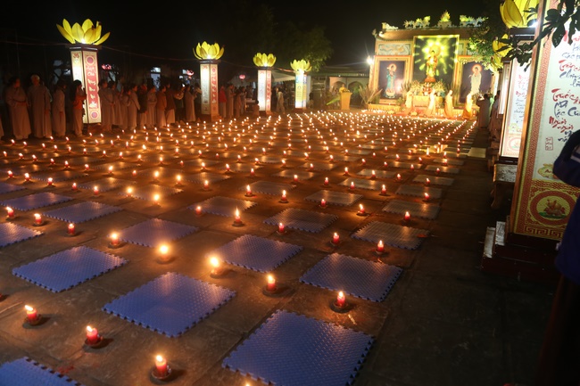 Flower Lantern commemorating Amitabha Buddha at Dong Cao Pagoda