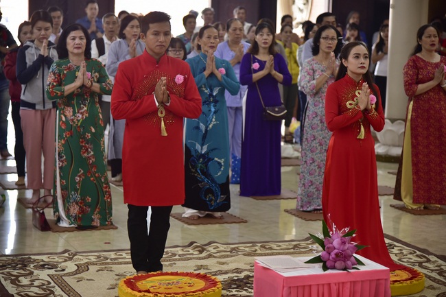 The Wedding Ceremony at the pagoda