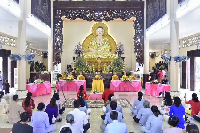 The Wedding Ceremony at the pagoda