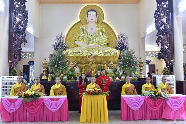 The Wedding Ceremony at the pagoda