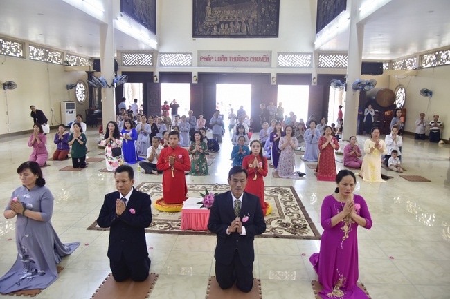 The Wedding Ceremony at the pagoda