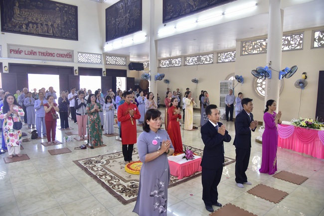 The Wedding Ceremony at the pagoda