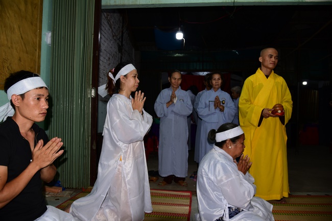 The ceremony praying for rebirth in Hoc Mon