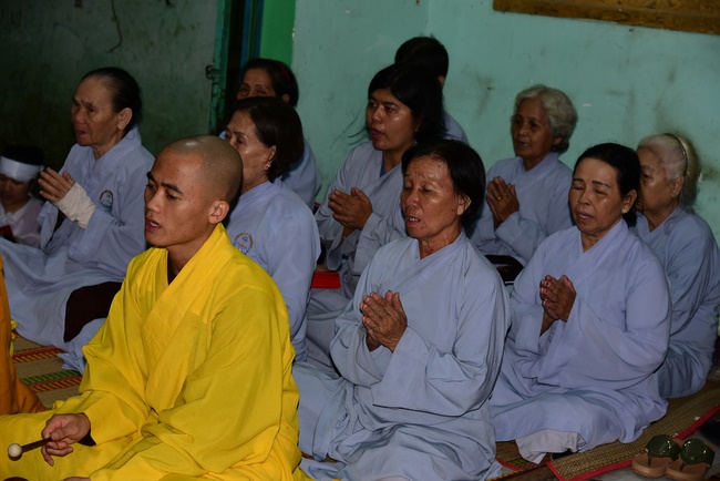 The ceremony praying for rebirth in Hoc Mon