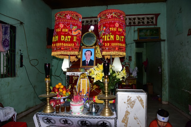 The ceremony praying for rebirth in Hoc Mon