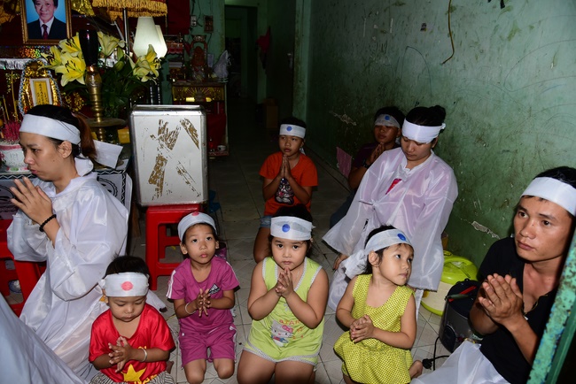 The ceremony praying for rebirth in Hoc Mon