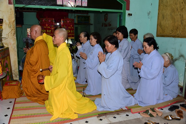 The ceremony praying for rebirth in Hoc Mon