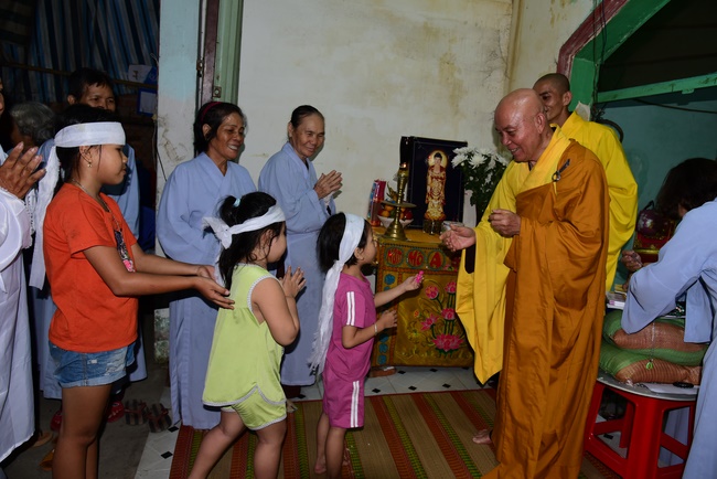 The ceremony praying for rebirth in Hoc Mon