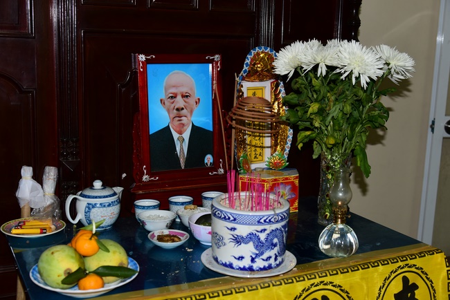 The ceremony praying for rebirth in Hoc Mon