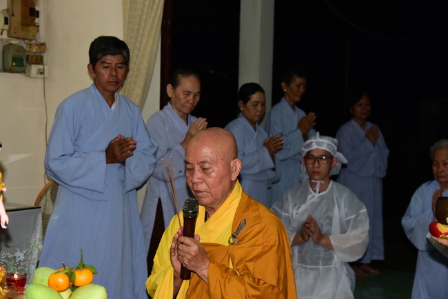 The ceremony praying for rebirth in Hoc Mon
