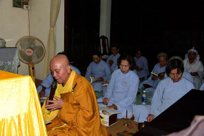 The ceremony praying for rebirth in Hoc Mon