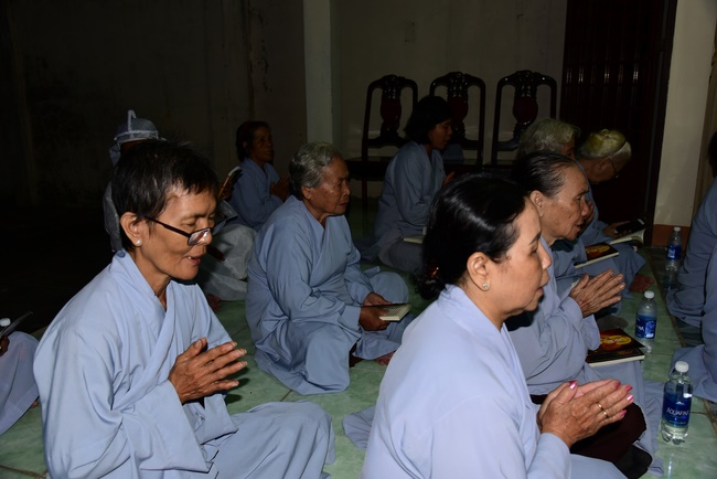 The ceremony praying for rebirth in Hoc Mon