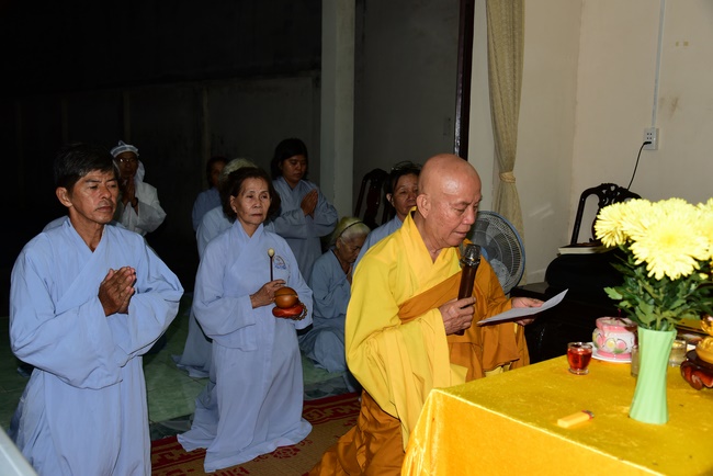 The ceremony praying for rebirth in Hoc Mon