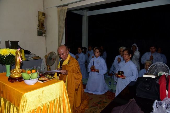 The ceremony praying for rebirth in Hoc Mon