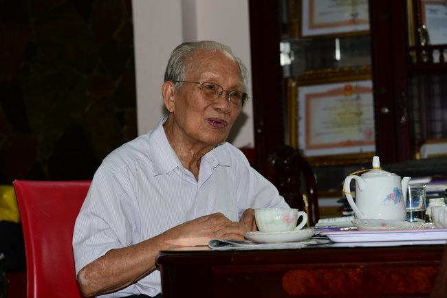 Visiting pagodas in Vung Tau and buying wood to make Buddha statue
