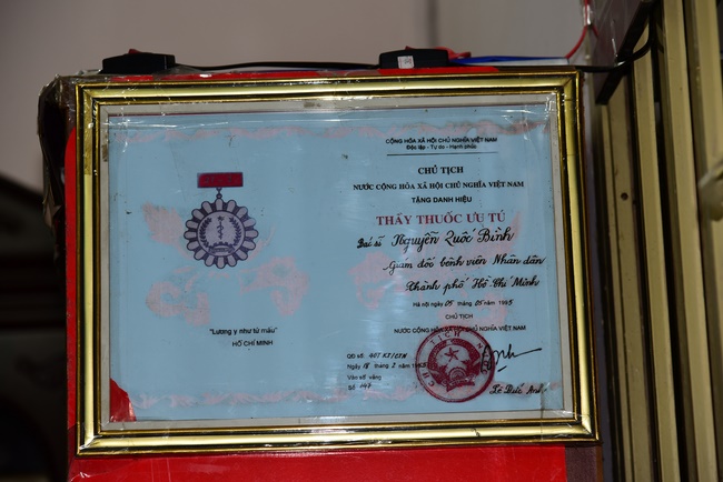 Visiting pagodas in Vung Tau and buying wood to make Buddha statue