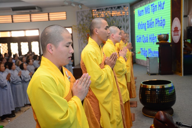 Tu niệm Phật một ngày