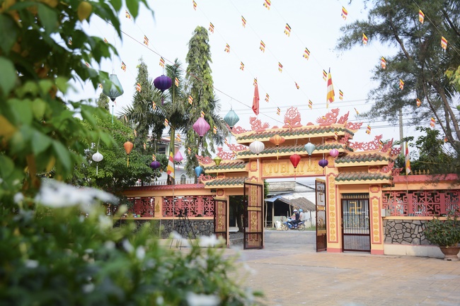 Flower Lantern festival on Amitabha Buddha 's Birthday at Long Hoa Pagoda – Long An