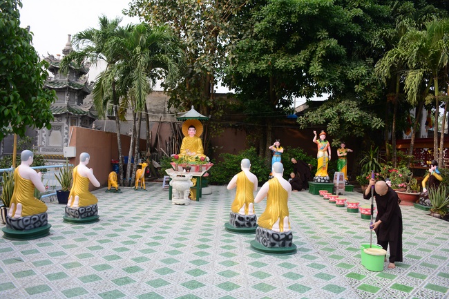 Flower Lantern festival on Amitabha Buddha 's Birthday at Long Hoa Pagoda – Long An