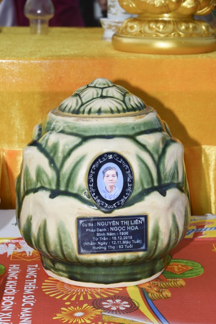 The rite of burial in water and freeing creatures in Ba Lua port, Hoc Mon