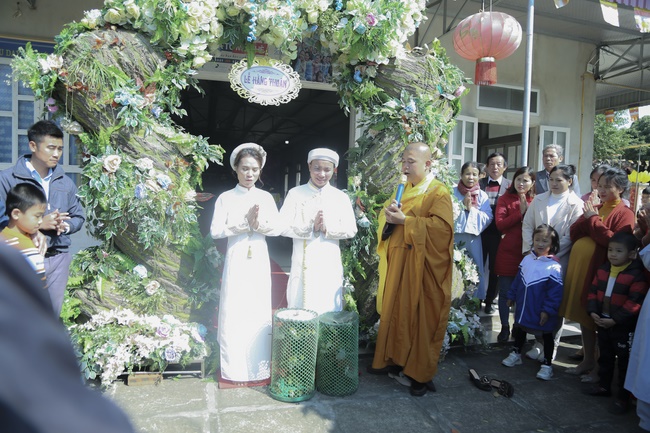 The wedding ceremony at Dong Cao Pagoda – Thanh Hoa province