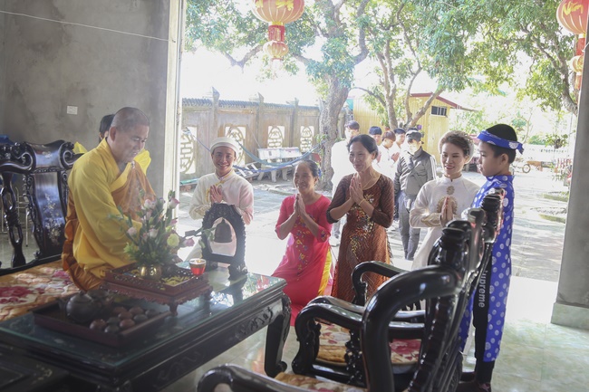 The wedding ceremony at Dong Cao Pagoda – Thanh Hoa province