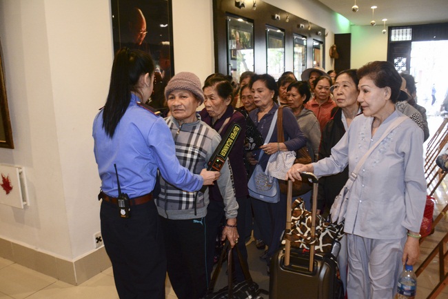 Opening the 92nd  Seven-Day Retreat